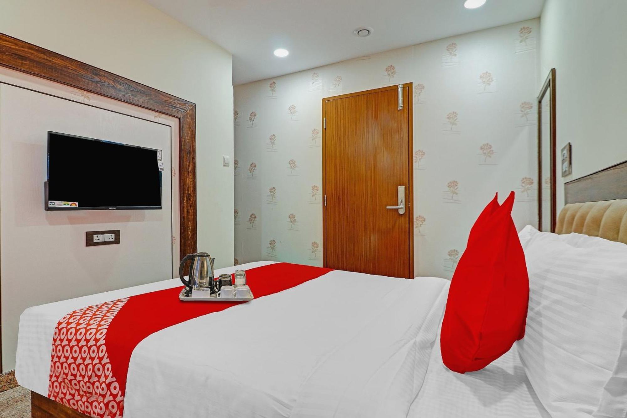 Heavens Inn Near Rasoolpura Metro Station Hyderabad Luaran gambar