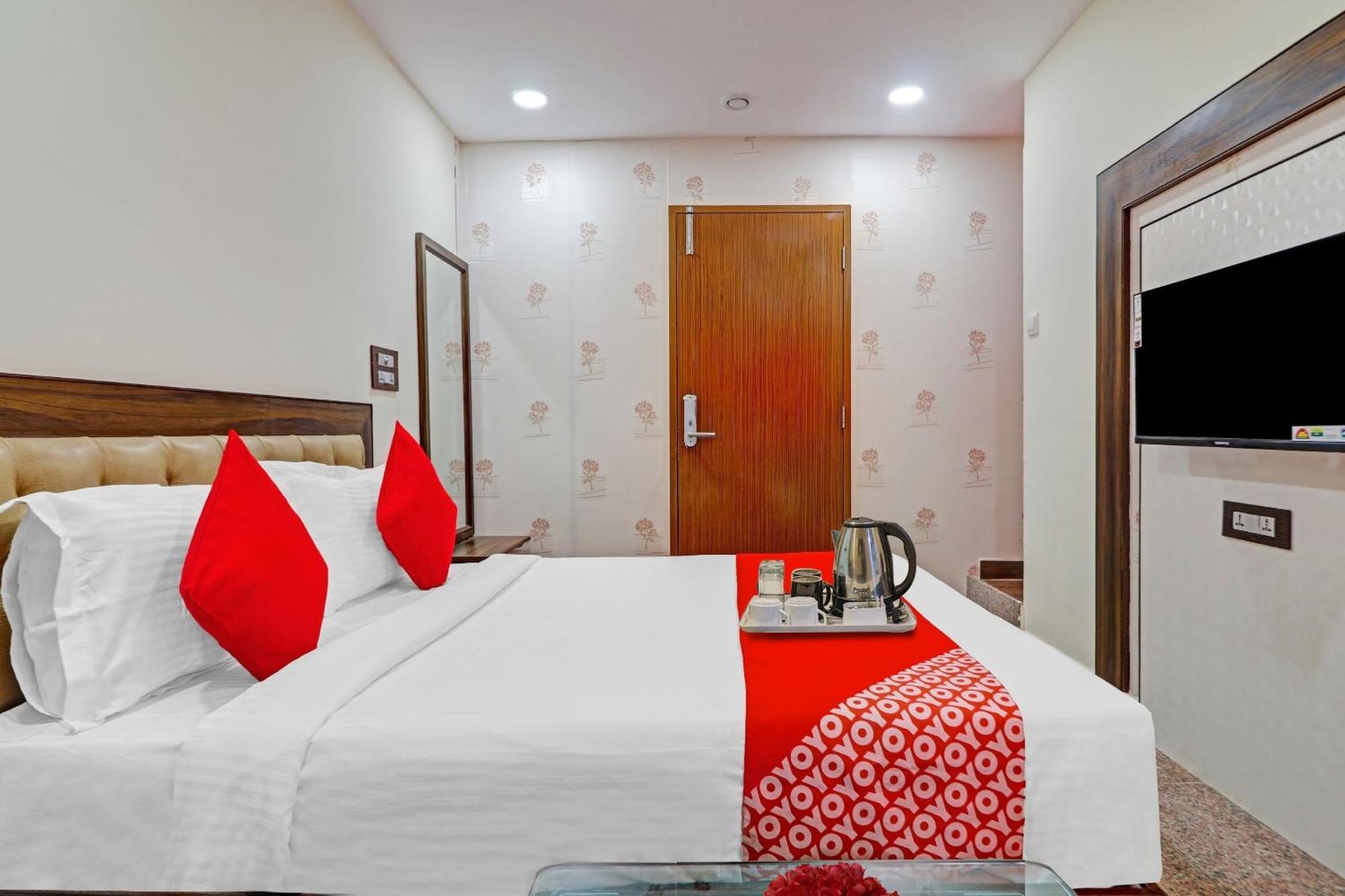 Heavens Inn Near Rasoolpura Metro Station Hyderabad Luaran gambar